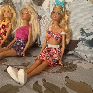 Barbie Dolls 3 Blonde - Three Fashion Dolls with Colorful Outfits